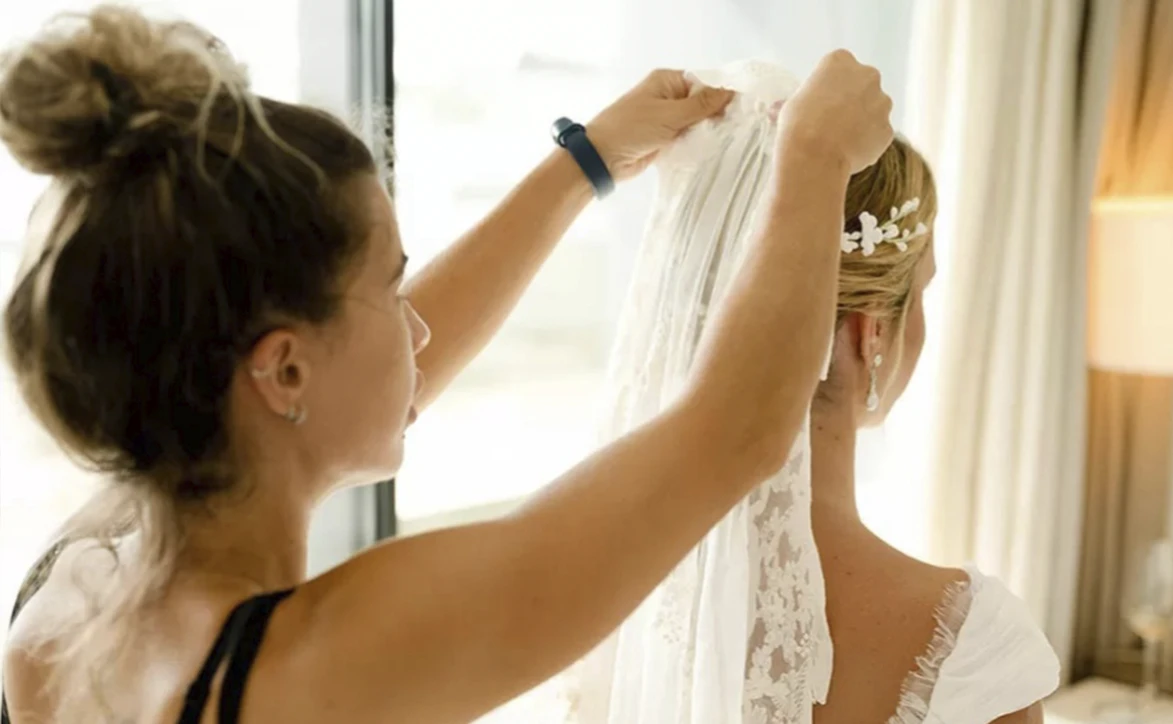 Peluquería y maquillaje de novia realizados por Lidia de Castro para una boda en Ibiza.
