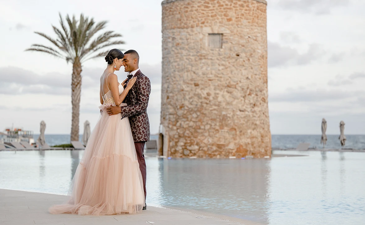 Peinado de novia realizado por Lidia de Castro para una boda en Ibiza.